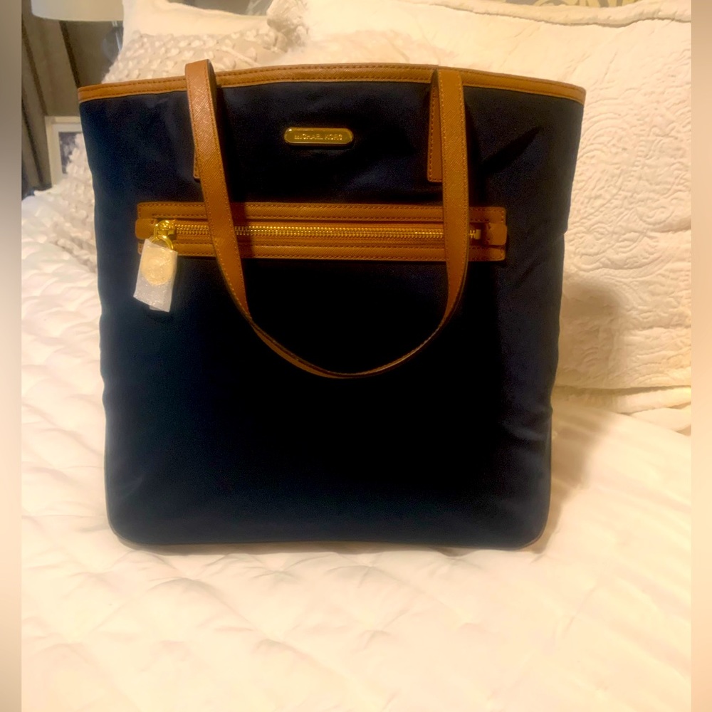 Michael Kors:Large Navy Tote w/Tags! NEVER USED.